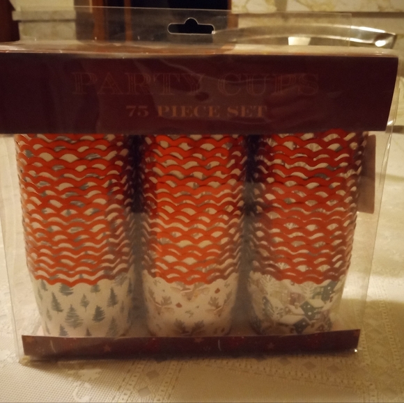 🆕 ktchn Printed Paper Party Cups, 75 Piece Set, Christmas - Picture 4 of 8